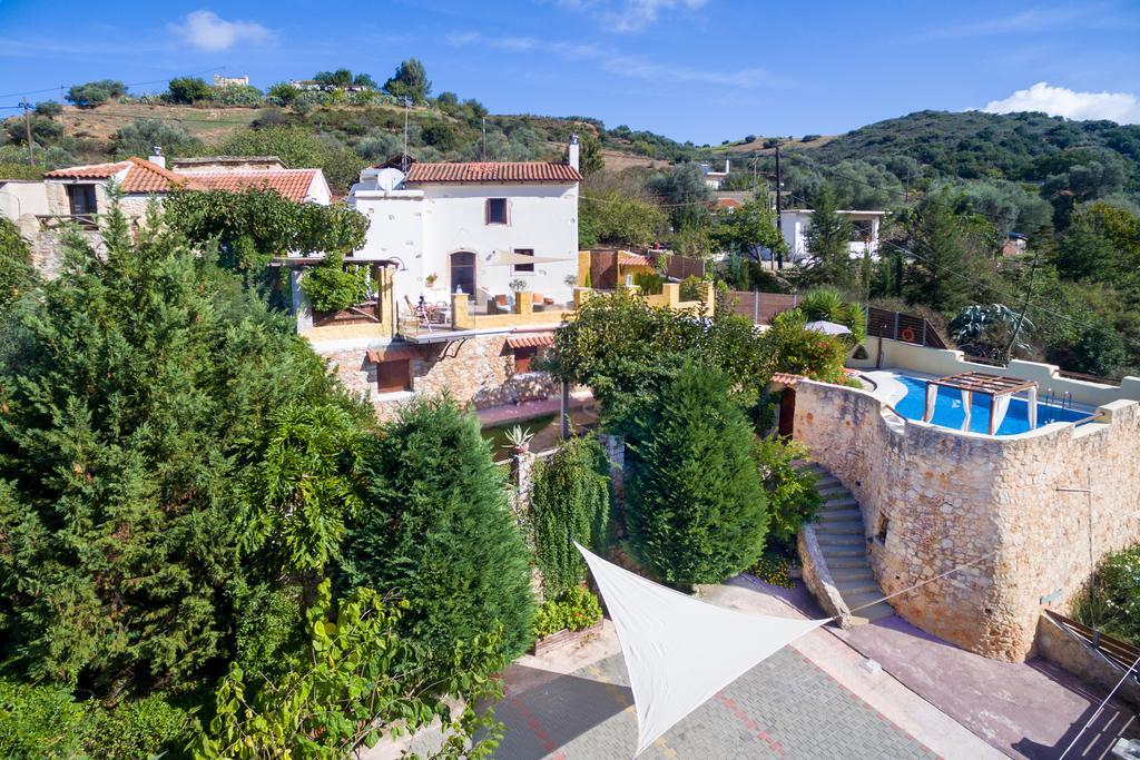 Verekinthos Villas - Pool, Hot Tub, Bbq, Kids Playground, Stunning Mountain Views Yerolákkos Exterior foto