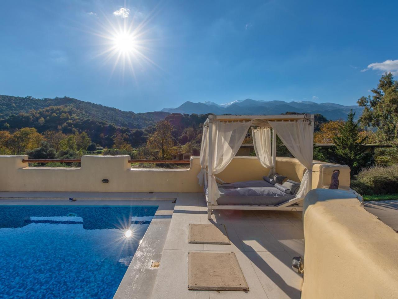 Verekinthos Villas - Pool, Hot Tub, Bbq, Kids Playground, Stunning Mountain Views Yerolákkos Exterior foto