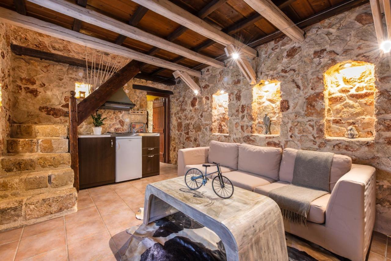 Verekinthos Villas - Pool, Hot Tub, Bbq, Kids Playground, Stunning Mountain Views Yerolákkos Exterior foto