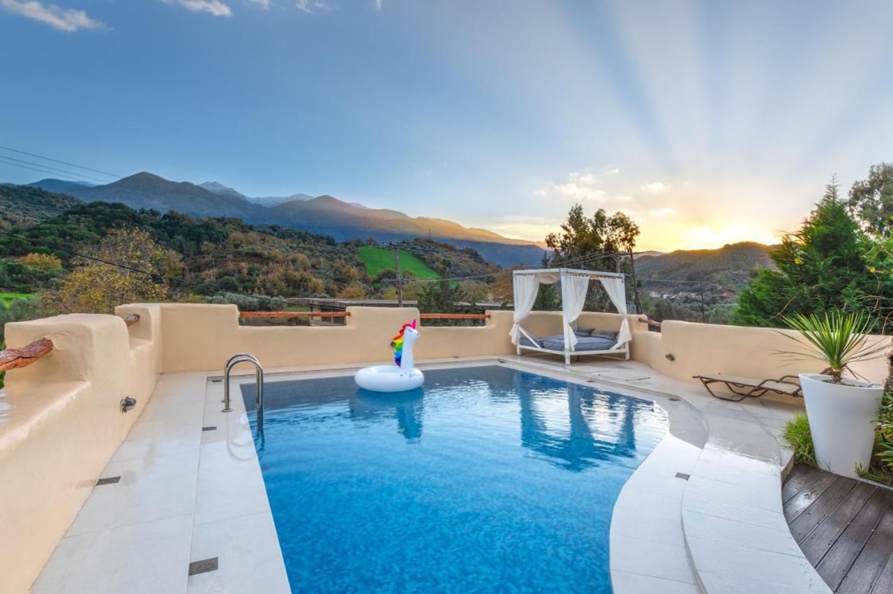 Verekinthos Villas - Pool, Hot Tub, Bbq, Kids Playground, Stunning Mountain Views Yerolákkos Exterior foto